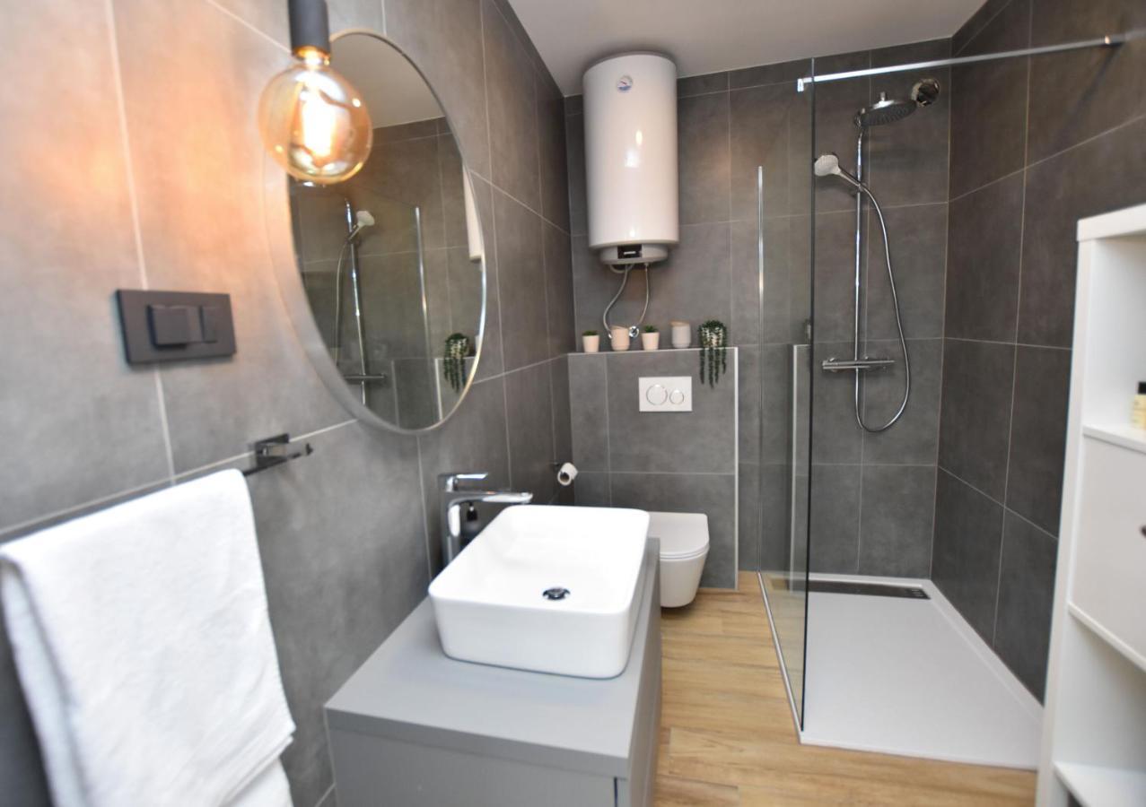 Apartment Palcic พรีมอชเตน ภายนอก รูปภาพ